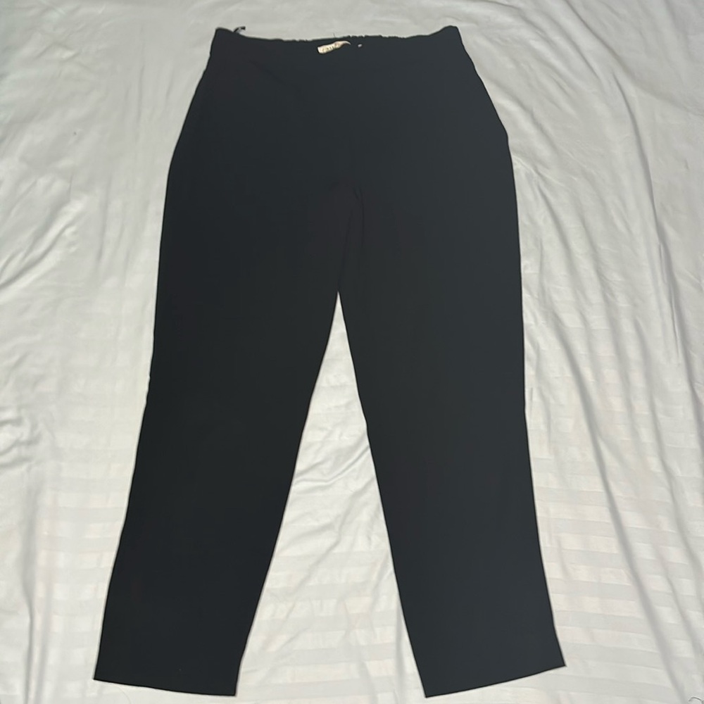 Aritzia Babaton black crop pant size 6
